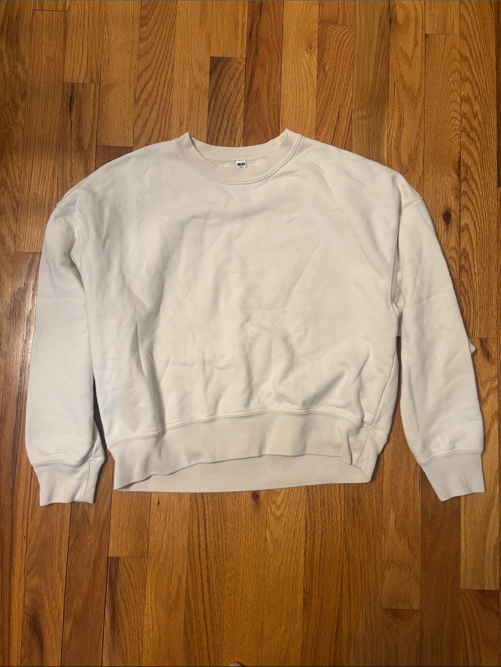 Uniqlo Crewneck Sweatshirt in White